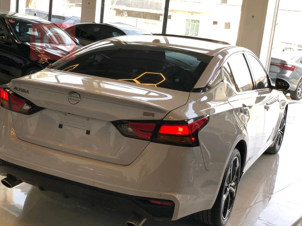 نيسان ألتيما